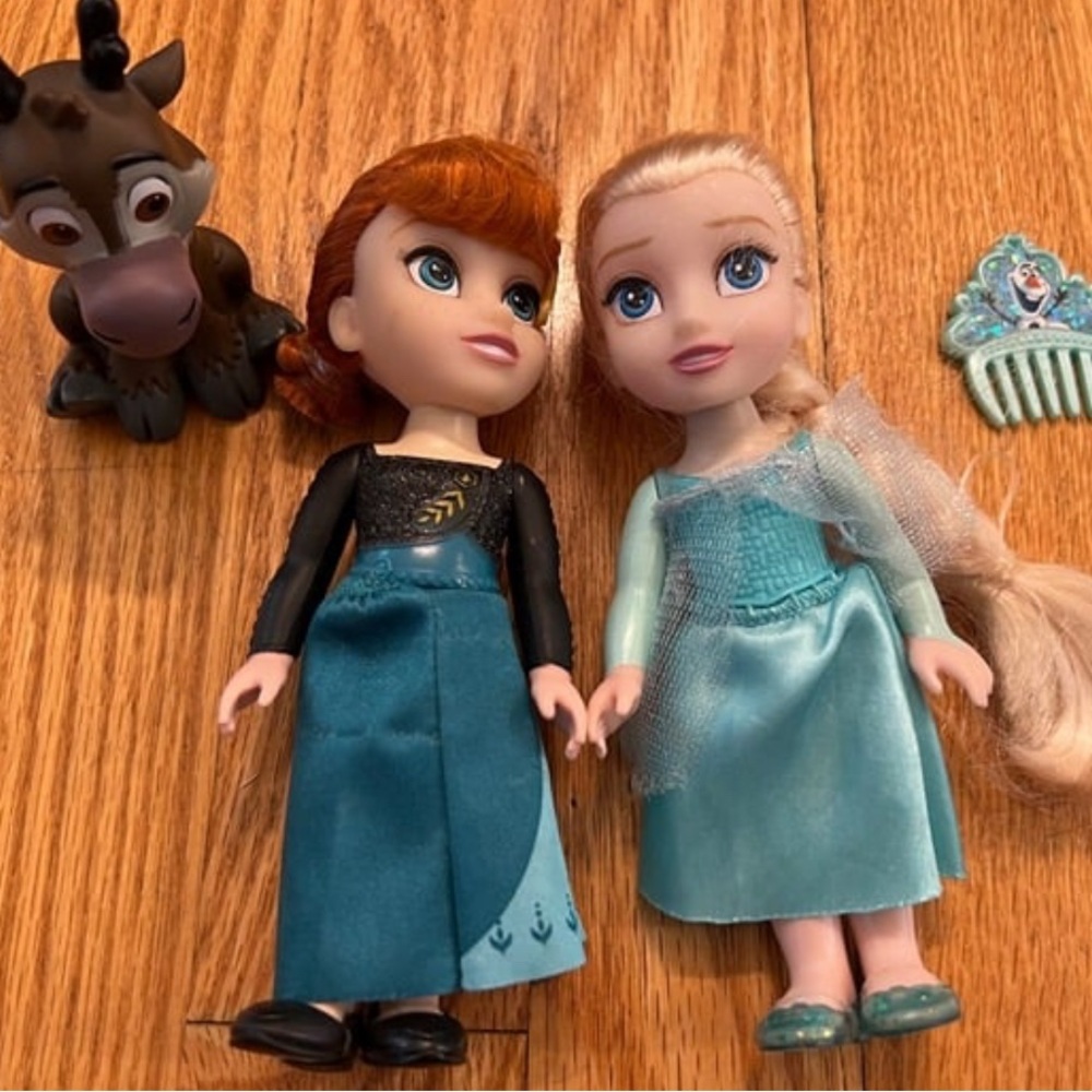 Frozen Anna and Elsa Doll Set